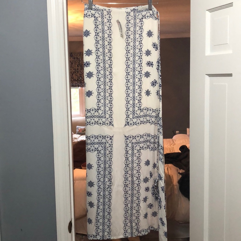South moon under long skirt